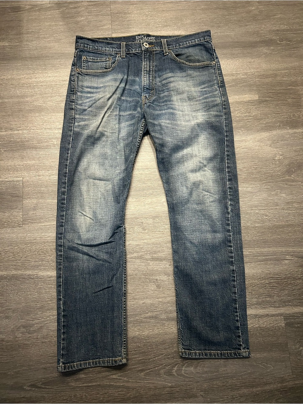 Signature by Levi Strauss Men's Straight Fit Faded Blue Jeans
